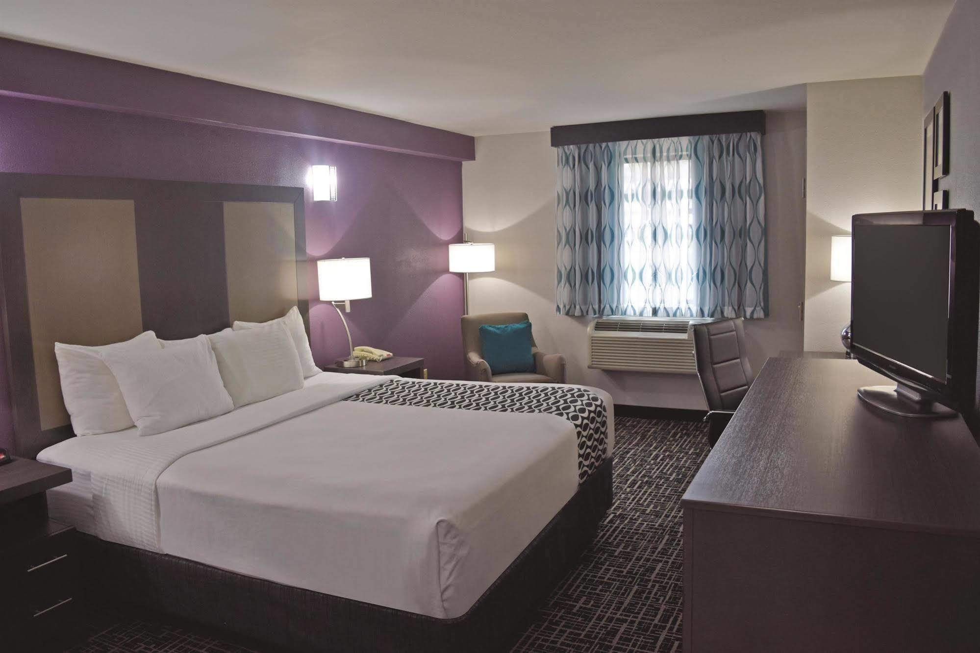 La Quinta Inn By Wyndham West Long Branch Nj Shore Area Экстерьер фото